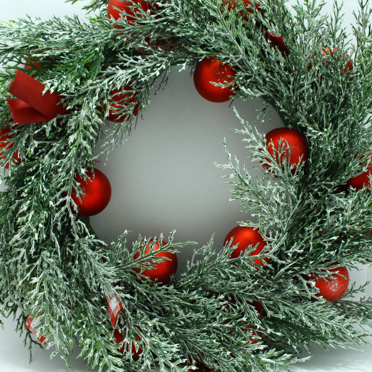 CORONA NAVIDEÑA CON BOLAS