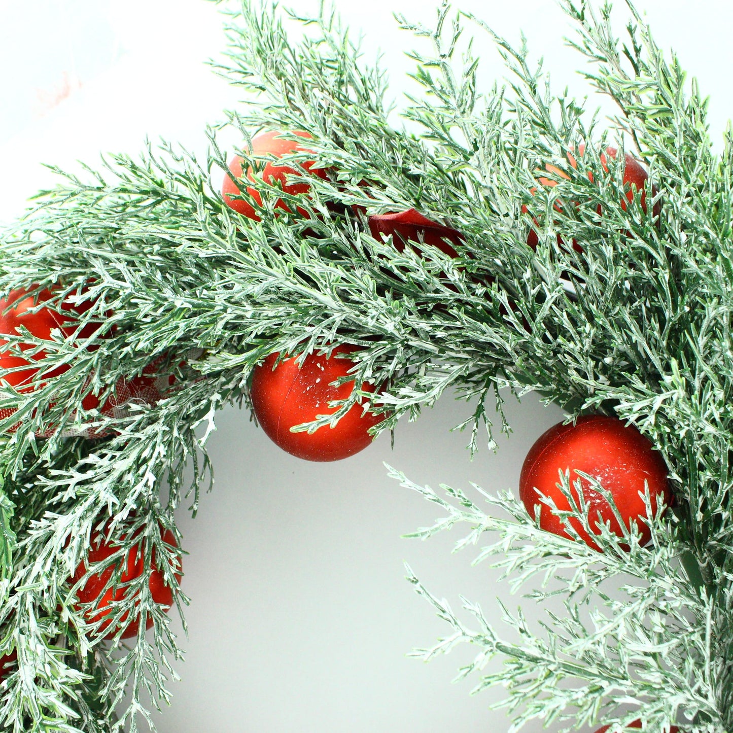 CORONA NAVIDEÑA CON BOLAS